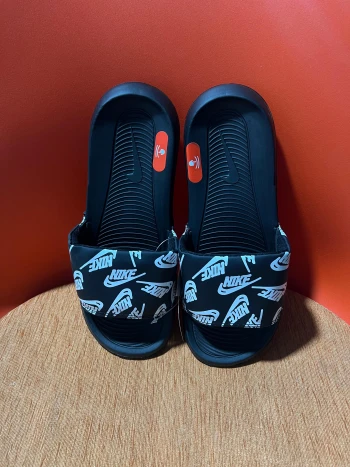 𝐍𝐢𝐤𝐞 𝐒𝐥𝐢𝐝𝐞𝐬 04 𝐁𝐥𝐚𝐜𝐤